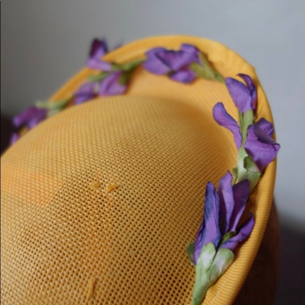 Sunny Yellow Fascinator with Upturned Brim.  ☀️